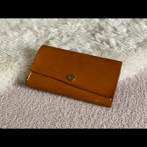 Beautiful Portland Leather company wallet. In great condition.